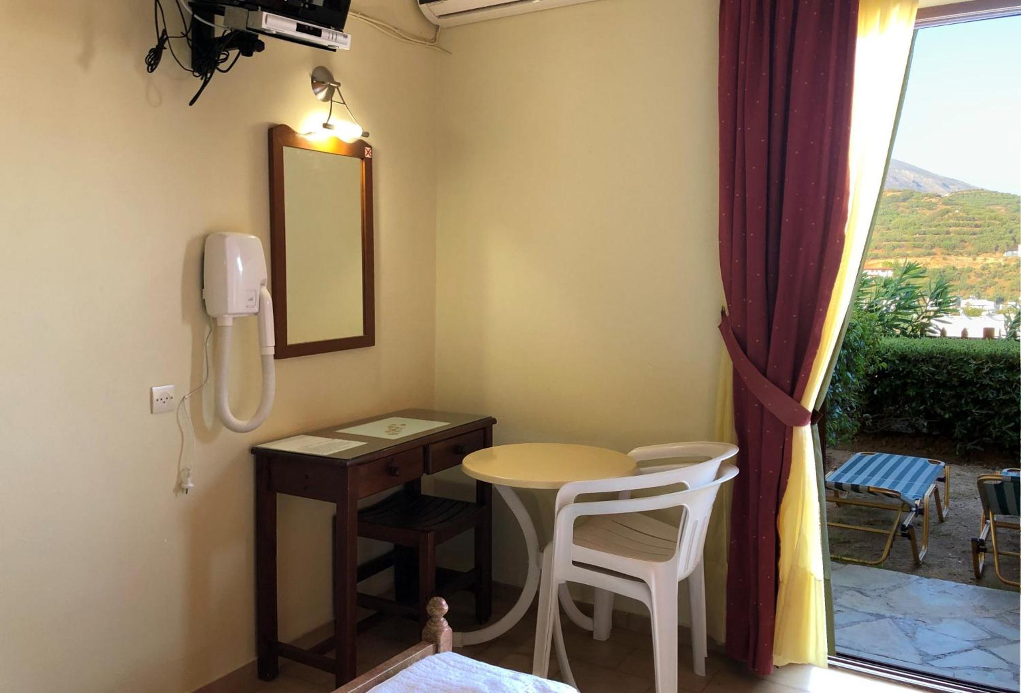 פלאקיאס Lappa Hotel מראה חיצוני תמונה